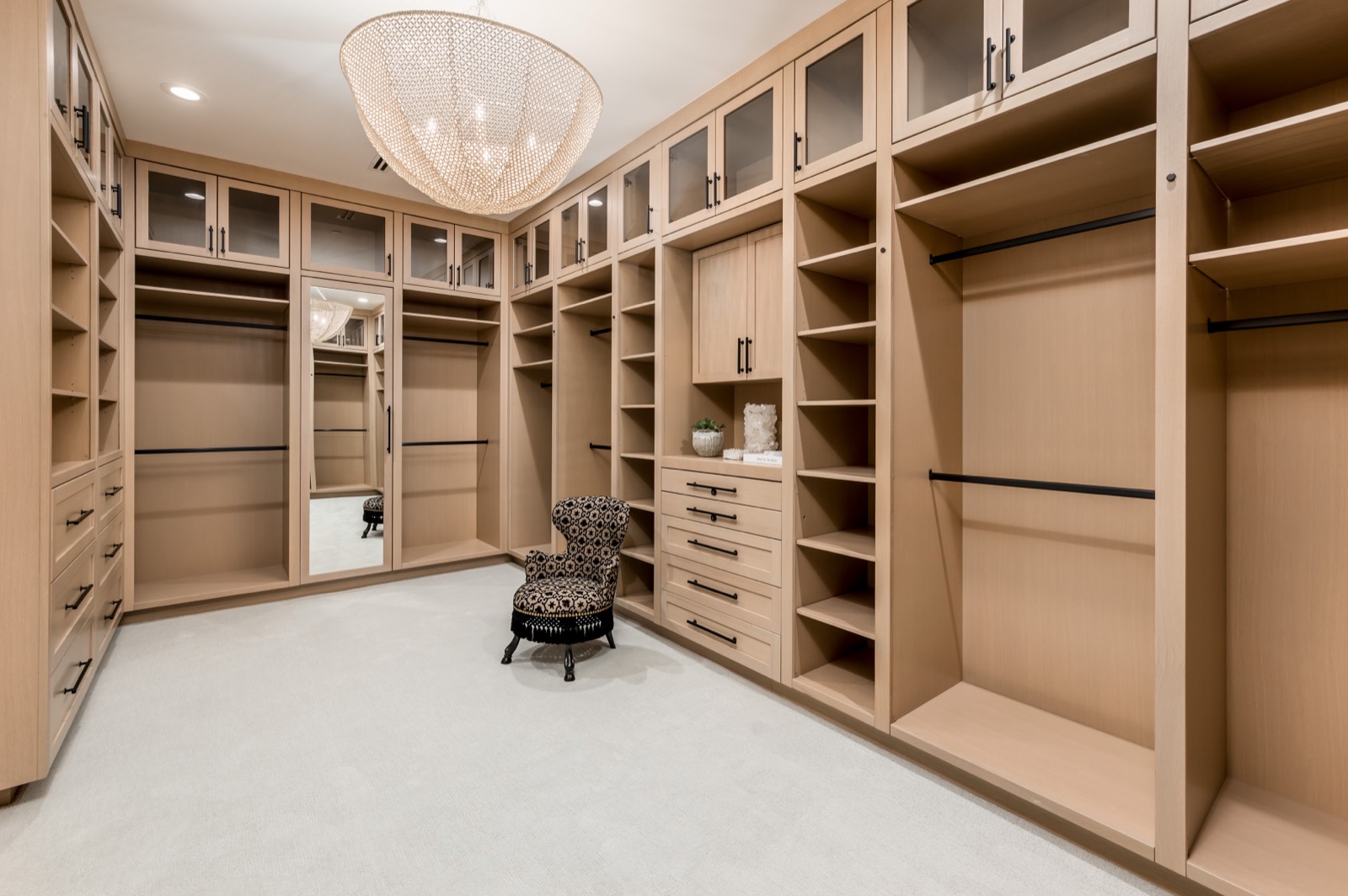 Oak dressing room with drawer banks and open shelving