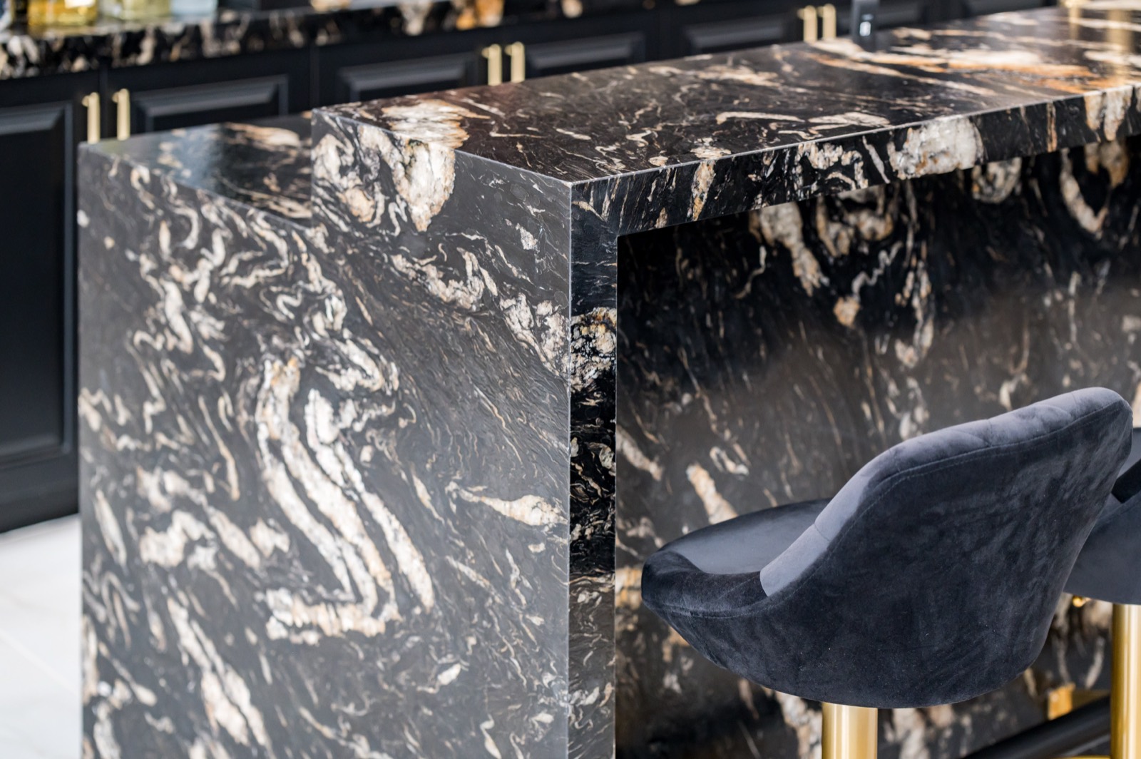 Detail of a black and white stone waterfall counter